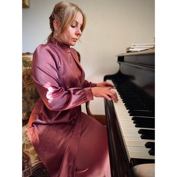 Vintage maxi gown in old mauve with drapes, beads and shiny texture, size 8 - Picture 4 of 7